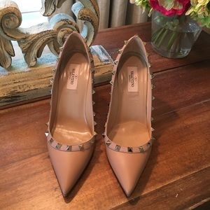 Valentino Rockstud Pumps